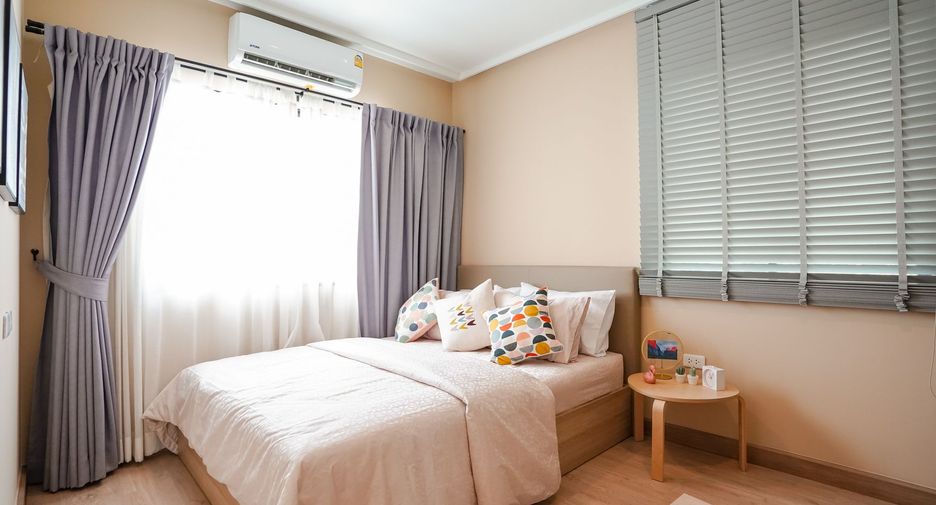 For sale 4 bedrooms townhouse in Sam Phran, Nakhon Pathom