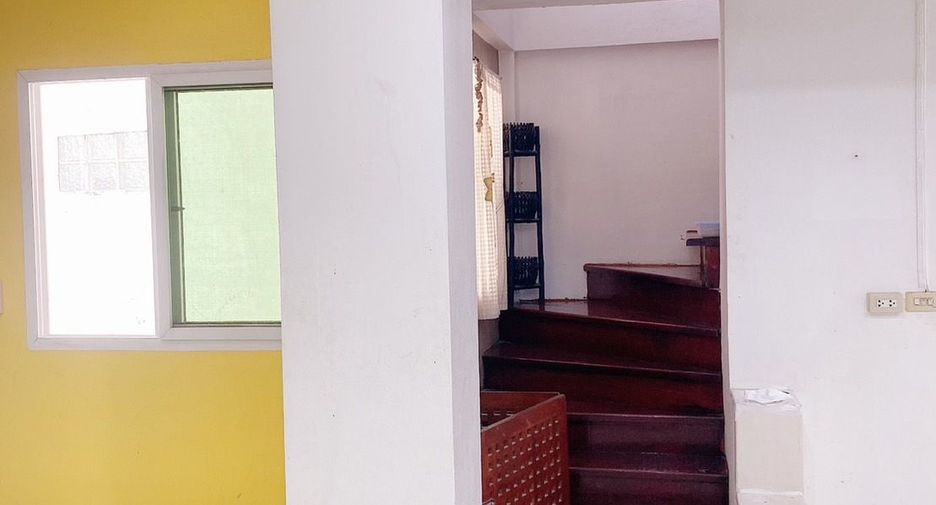 For rent 3 bedrooms townhouse in Mueang Nonthaburi, Nonthaburi
