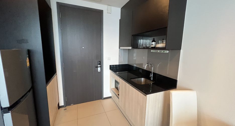 For sale 1 bed condo in Khlong Toei, Bangkok