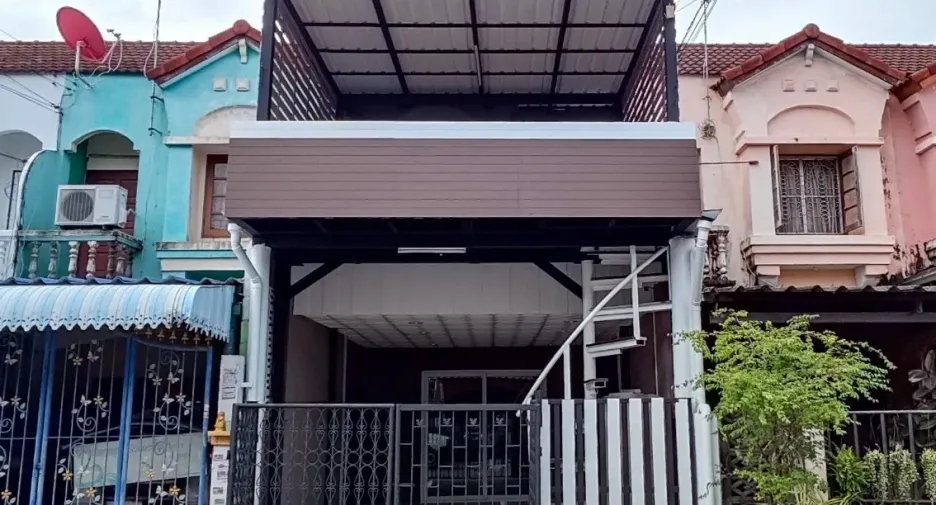 For sale 3 bedrooms townhouse in Lam Luk Ka, Pathum Thani