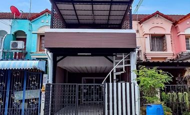 Casa adosada en venta de 3 habitaciones en Lam Luk Ka, Pathum Thani