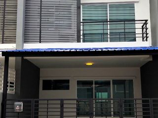 Продажа 4 спальни таунхаус в Pak Kret, Нонтабури