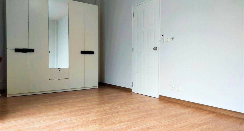 For sale 4 bedrooms townhouse in Pak Kret, Nonthaburi