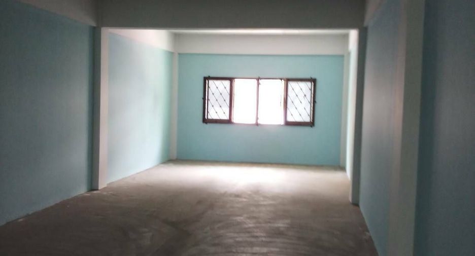 For sale 4 bedrooms townhouse in Mueang Nonthaburi, Nonthaburi