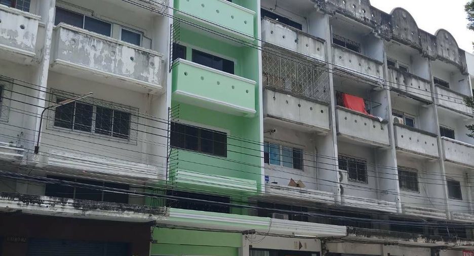 For sale 4 bedrooms townhouse in Mueang Nonthaburi, Nonthaburi