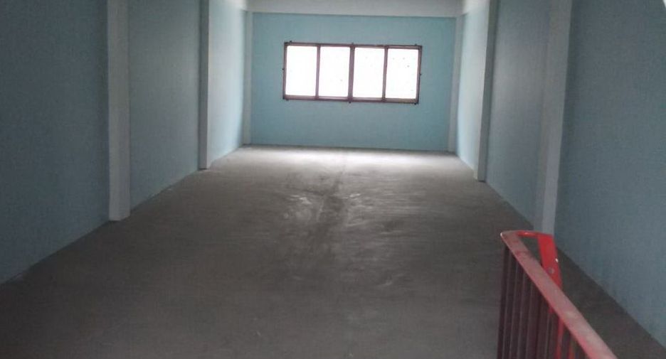 For sale 4 bedrooms townhouse in Mueang Nonthaburi, Nonthaburi