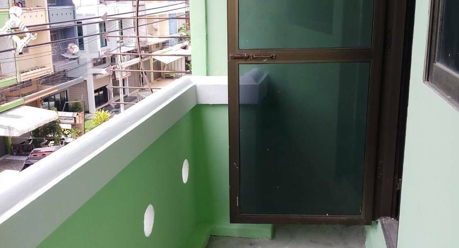 For sale 4 bedrooms townhouse in Mueang Nonthaburi, Nonthaburi