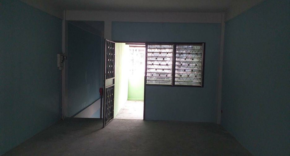 For sale 4 bedrooms townhouse in Mueang Nonthaburi, Nonthaburi