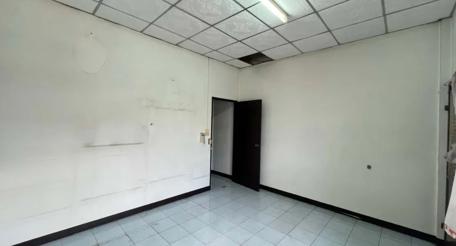 For sale 2 bedrooms townhouse in Thanyaburi, Pathum Thani