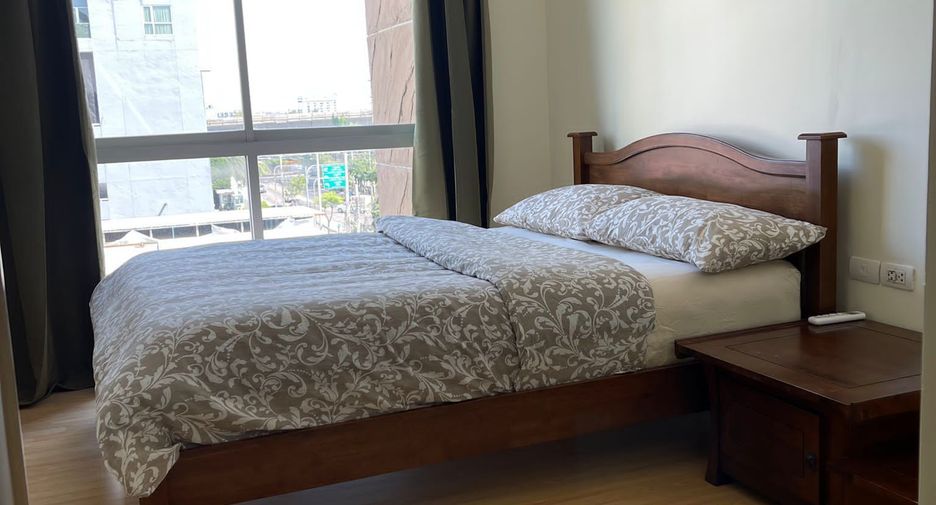 For sale 1 bed condo in Phra Khanong, Bangkok