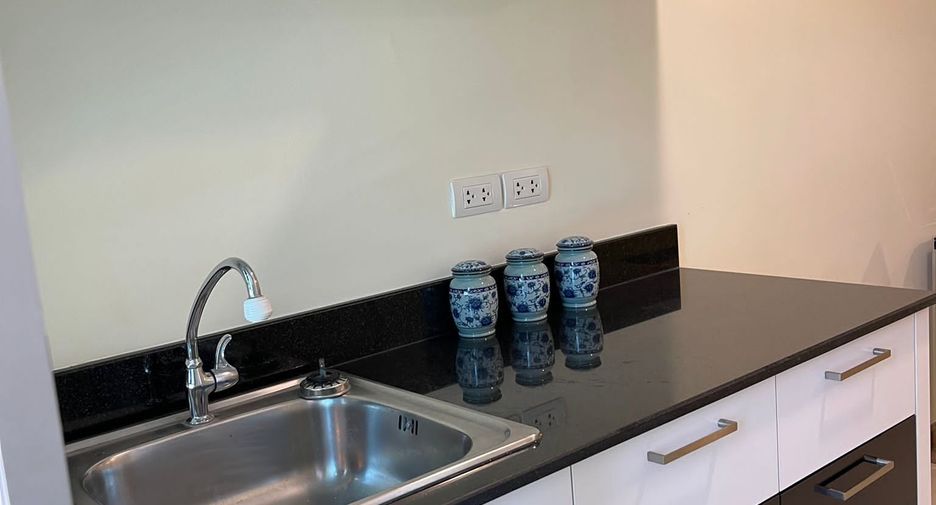 For sale 1 bed condo in Phra Khanong, Bangkok
