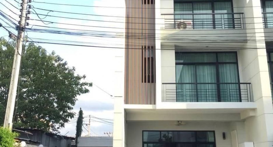 出售 3 卧室 联排别墅 在 Mueang Nonthaburi, Nonthaburi