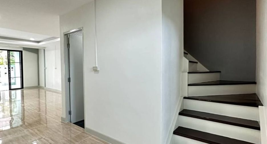 For sale 2 bedrooms townhouse in Lat Lum Kaeo, Pathum Thani