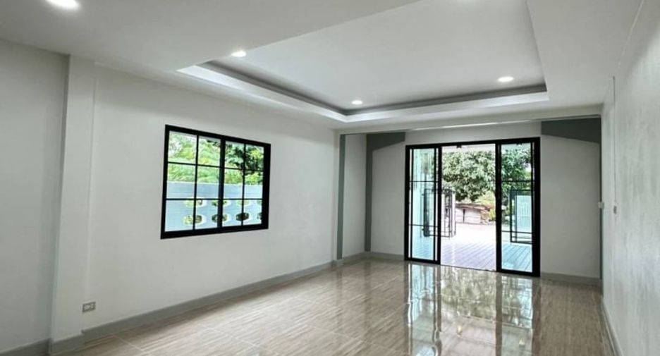 For sale 2 bedrooms townhouse in Lat Lum Kaeo, Pathum Thani