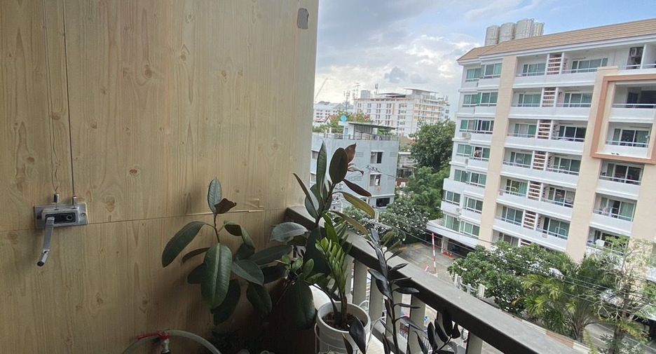 出售 1 卧室 公寓 在 Huai Khwang, 曼谷
