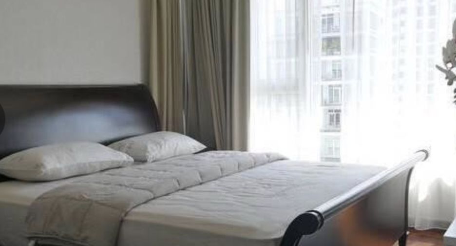 For sale 2 bedrooms condo in Watthana, Bangkok