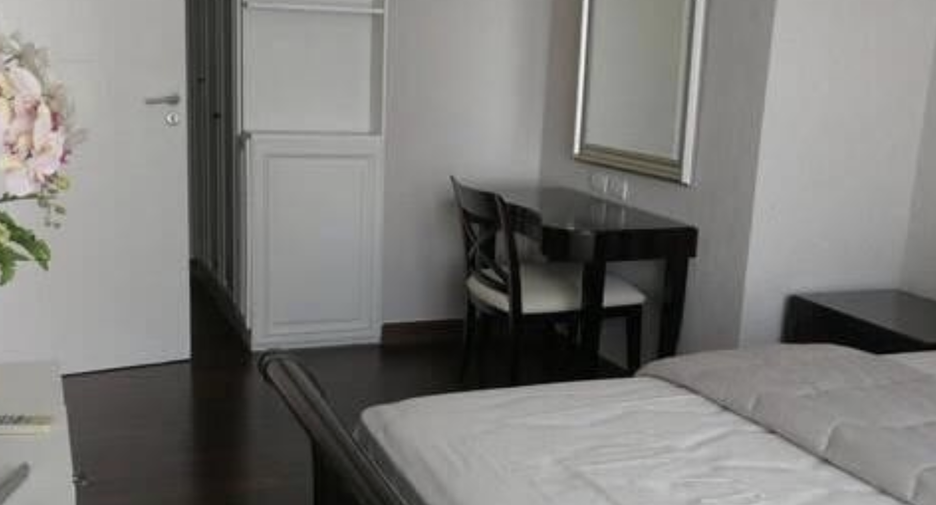 For sale 2 bedrooms condo in Watthana, Bangkok