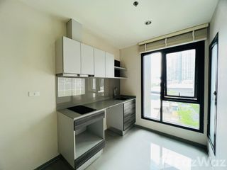 À vendre 1 chambre condo à Huai Khwang, Bangkok