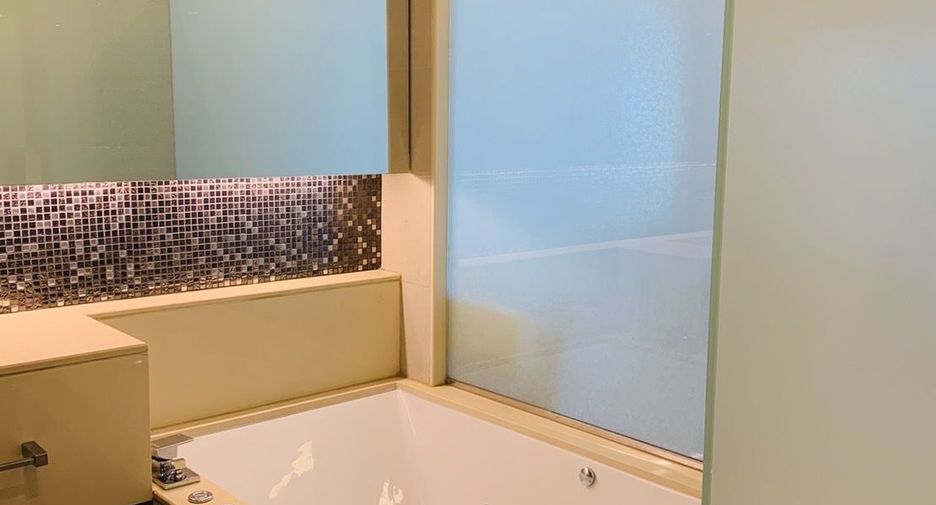 For sale 1 bed condo in Watthana, Bangkok