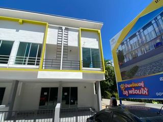 出售 2 卧室 联排别墅 在 Mueang Rayong, Rayong