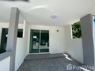 出售 2 卧室 联排别墅 在 Mueang Rayong, Rayong