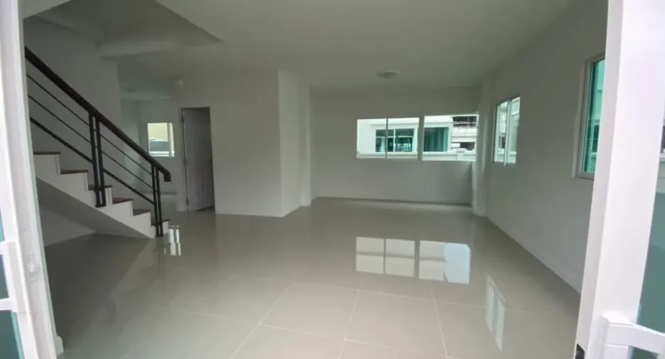 For sale 3 bedrooms house in Mueang Lop Buri, Lopburi