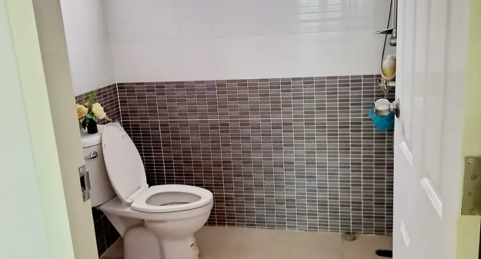 For sale 3 bedrooms house in Mueang Lop Buri, Lopburi