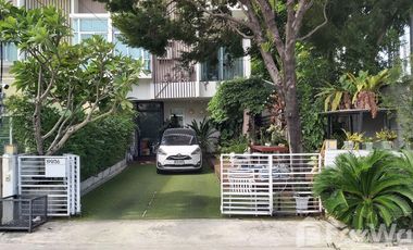 For sale 2 bedrooms townhouse in Mueang Pathum Thani, Pathum Thani
