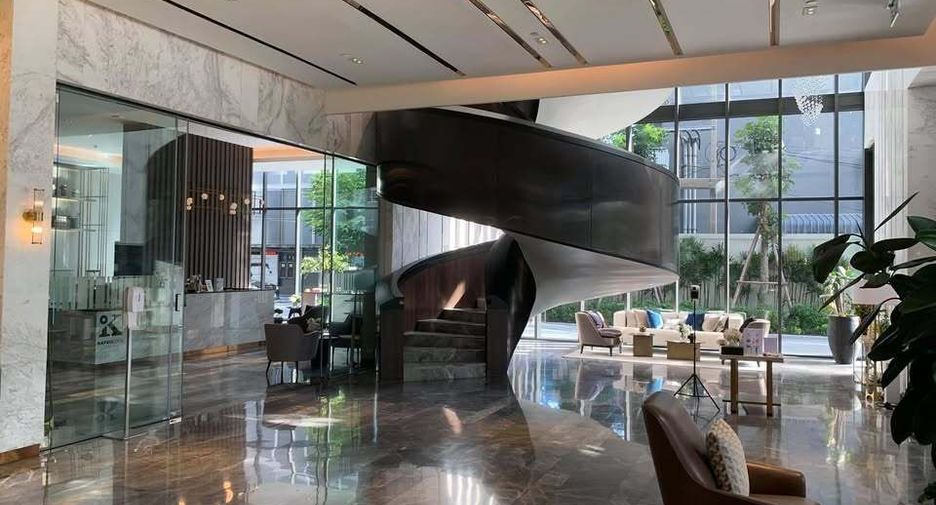For sale 1 bed condo in Khlong Toei, Bangkok