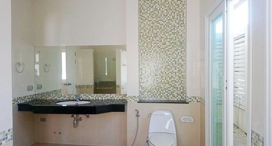 For sale 4 bedrooms house in Mueang Nonthaburi, Nonthaburi