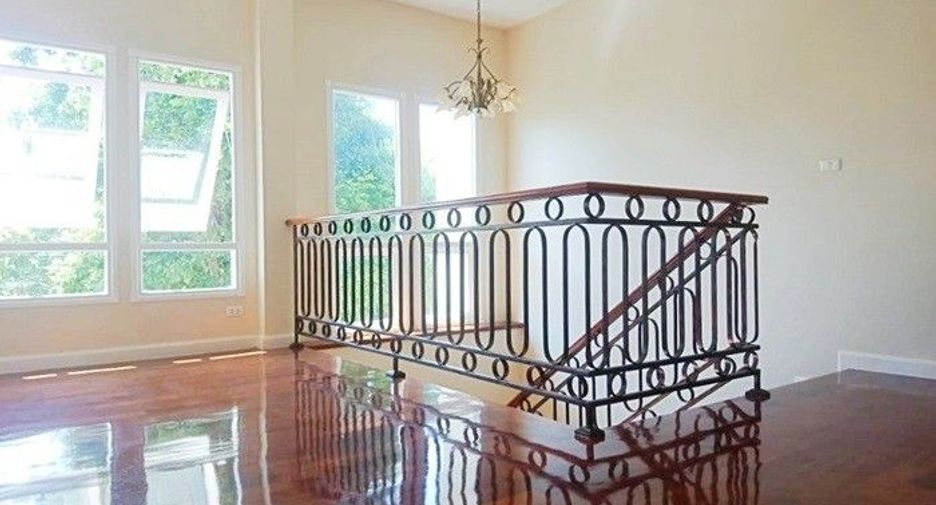For sale 4 bedrooms house in Mueang Nonthaburi, Nonthaburi
