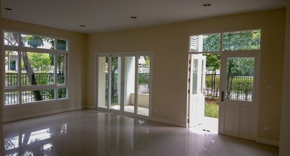 For sale 4 bedrooms house in Mueang Nonthaburi, Nonthaburi