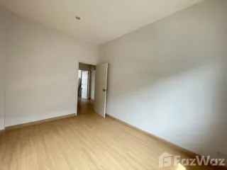 For rent 3 bedrooms townhouse in Mueang Pathum Thani, Pathum Thani