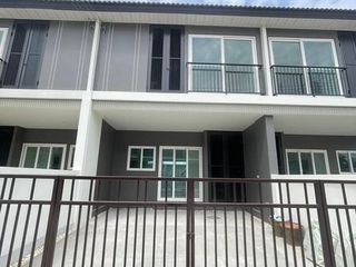 For rent 3 bedrooms townhouse in Mueang Pathum Thani, Pathum Thani
