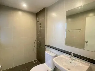 For rent 3 bedrooms townhouse in Mueang Pathum Thani, Pathum Thani