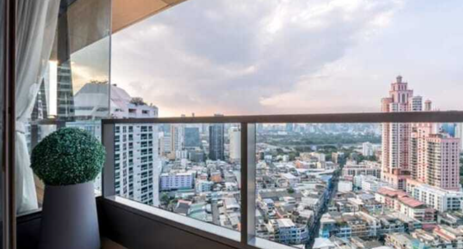 For sale 2 bedrooms condo in Khlong Toei, Bangkok