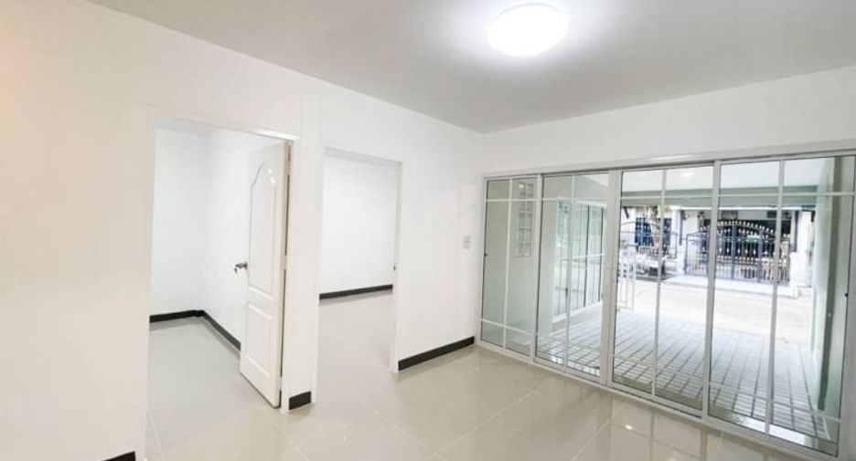 Reihenhaus zum Kauf mit 3 Zimmer in Bang Bua Thong, Nonthaburi
