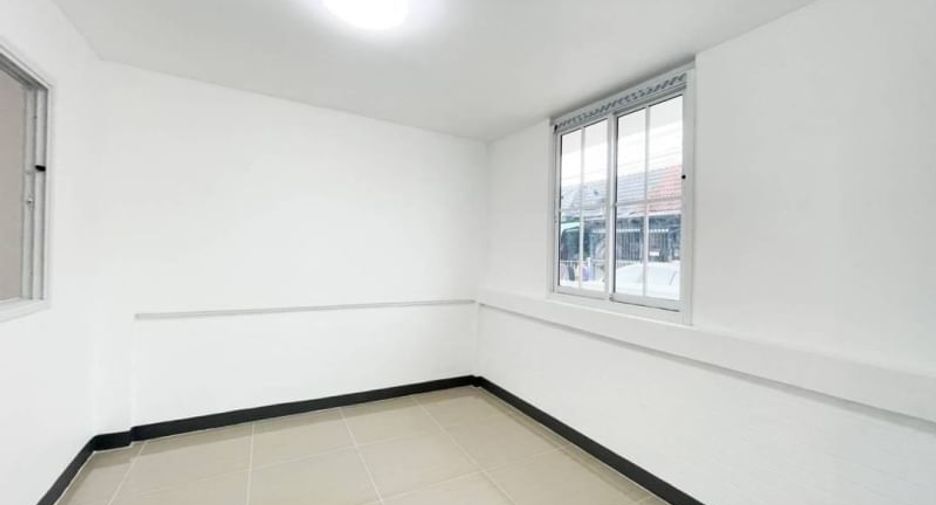 Reihenhaus zum Kauf mit 3 Zimmer in Bang Bua Thong, Nonthaburi