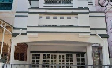 Аренда 4 спальни таунхаус в Mueang Nonthaburi, Нонтабури