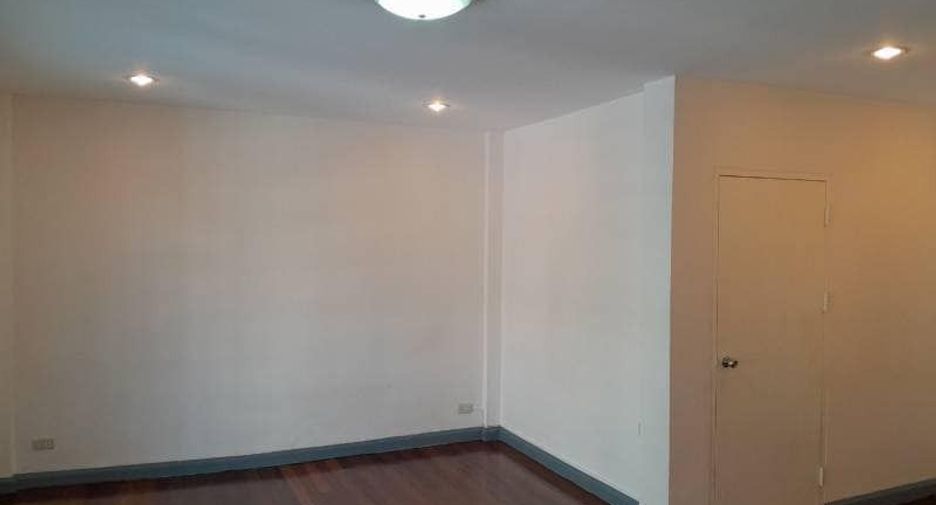 Аренда 4 спальни таунхаус в Mueang Nonthaburi, Нонтабури