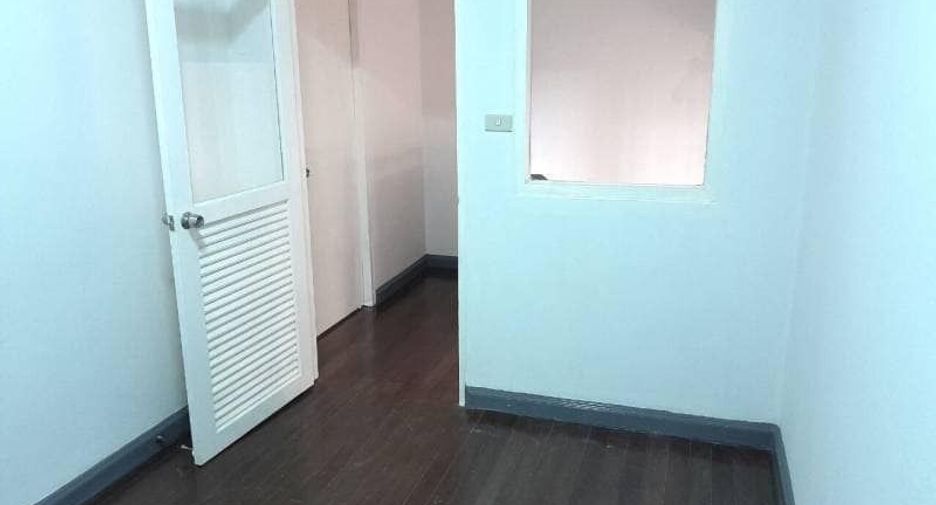 Аренда 4 спальни таунхаус в Mueang Nonthaburi, Нонтабури