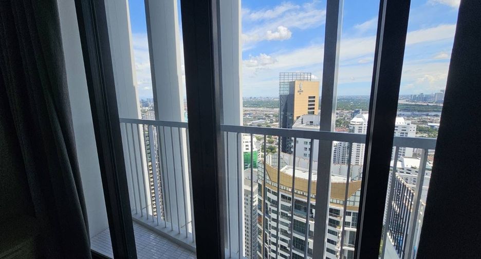 For sale 2 bedrooms condo in Khlong Toei, Bangkok