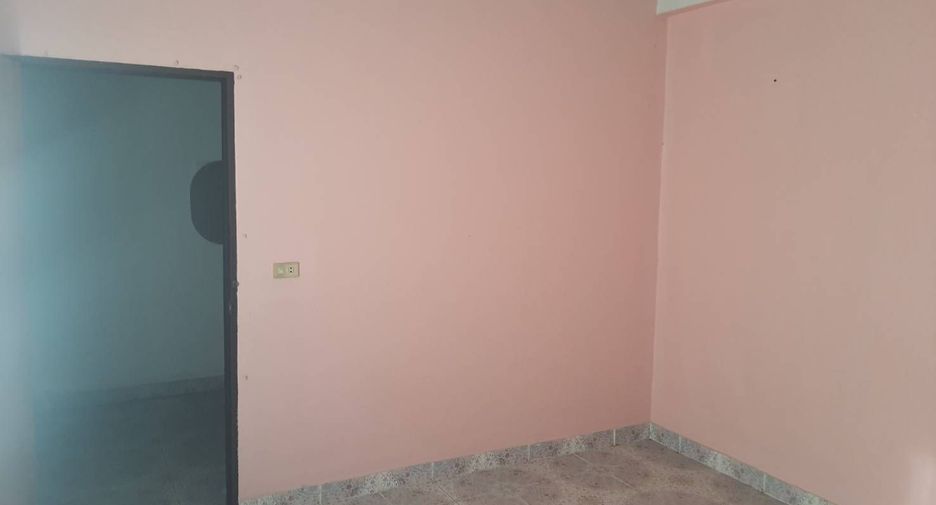 For sale 4 bedrooms house in Mueang Lop Buri, Lopburi