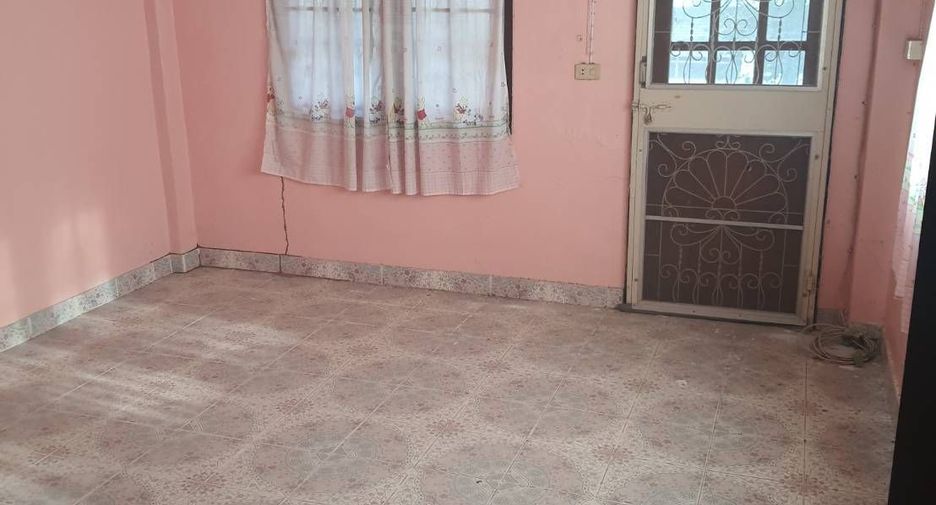 For sale 4 bedrooms house in Mueang Lop Buri, Lopburi