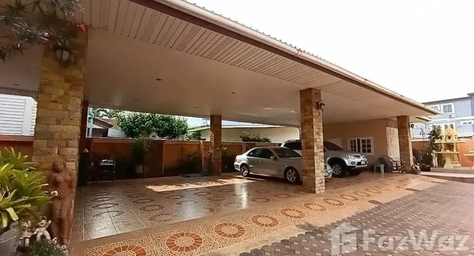 For sale 4 bedrooms house in Mueang Nakhon Ratchasima, Nakhon Ratchasima