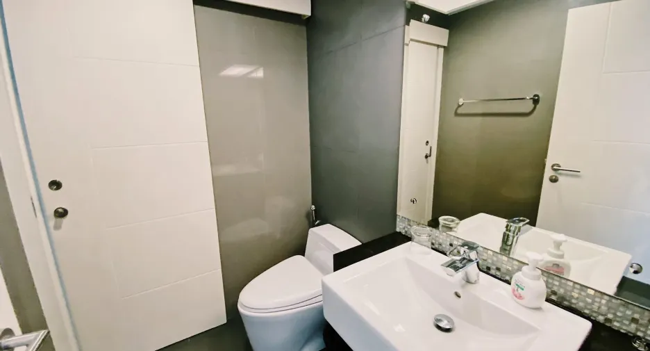 For sale and for rent 1 bed condo in Khlong Toei, Bangkok
