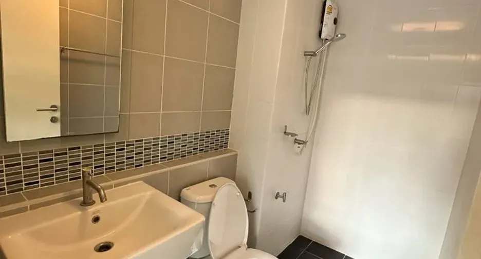 For sale 1 bed condo in Mueang Samut Prakan, Samut Prakan
