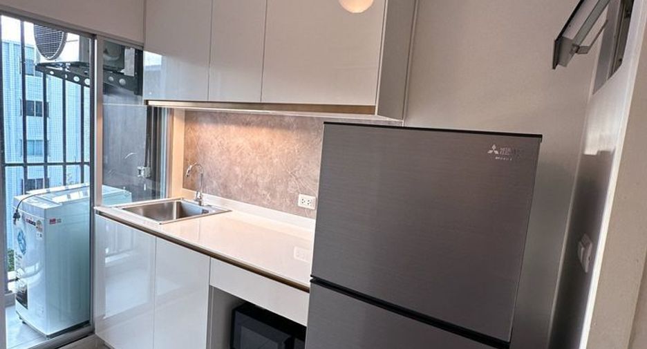 For sale 1 bed condo in Mueang Samut Prakan, Samut Prakan