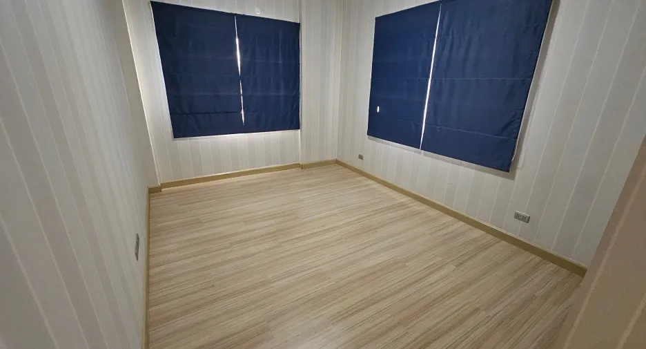 For sale 4 bedrooms house in Mueang Nonthaburi, Nonthaburi