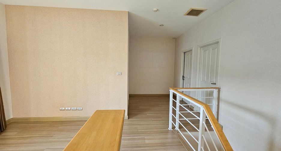 For sale 4 bedrooms house in Mueang Nonthaburi, Nonthaburi